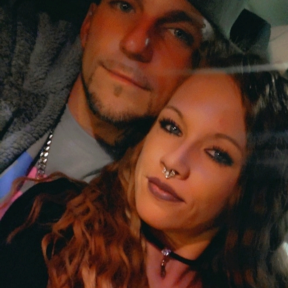 Meet your Posher, Laura Marie Parrett. - Picture 4 of 6